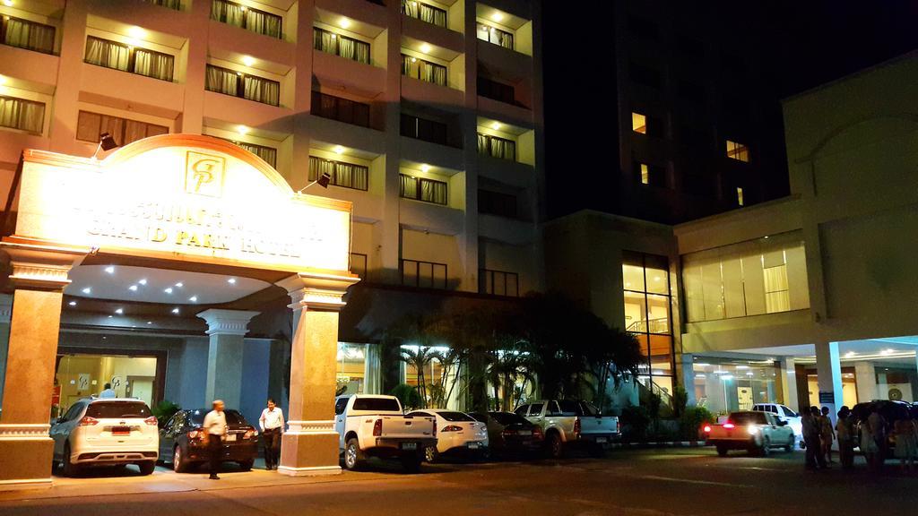 Grand Park Hotel Nakhon Si Thammarat Ngoại thất bức ảnh
