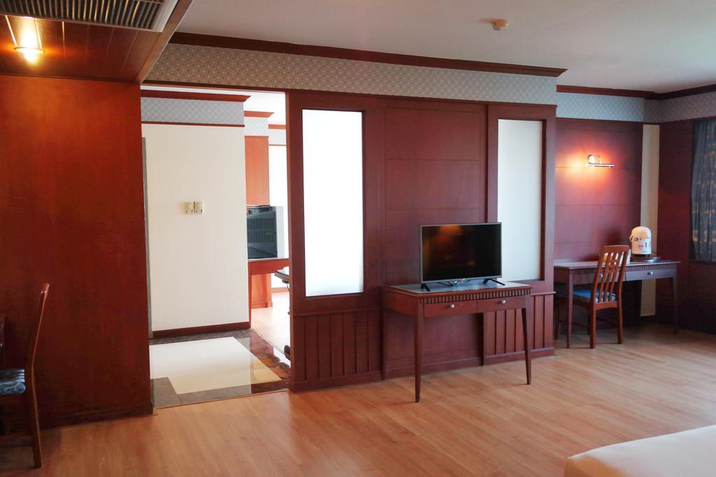 Grand Park Hotel Nakhon Si Thammarat Ngoại thất bức ảnh