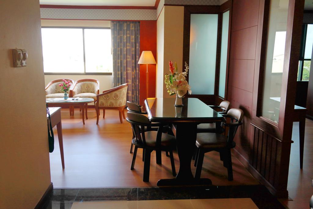 Grand Park Hotel Nakhon Si Thammarat Ngoại thất bức ảnh