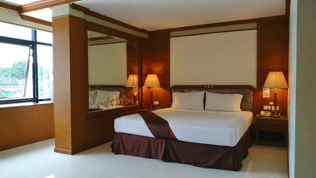 Grand Park Hotel Nakhon Si Thammarat Ngoại thất bức ảnh