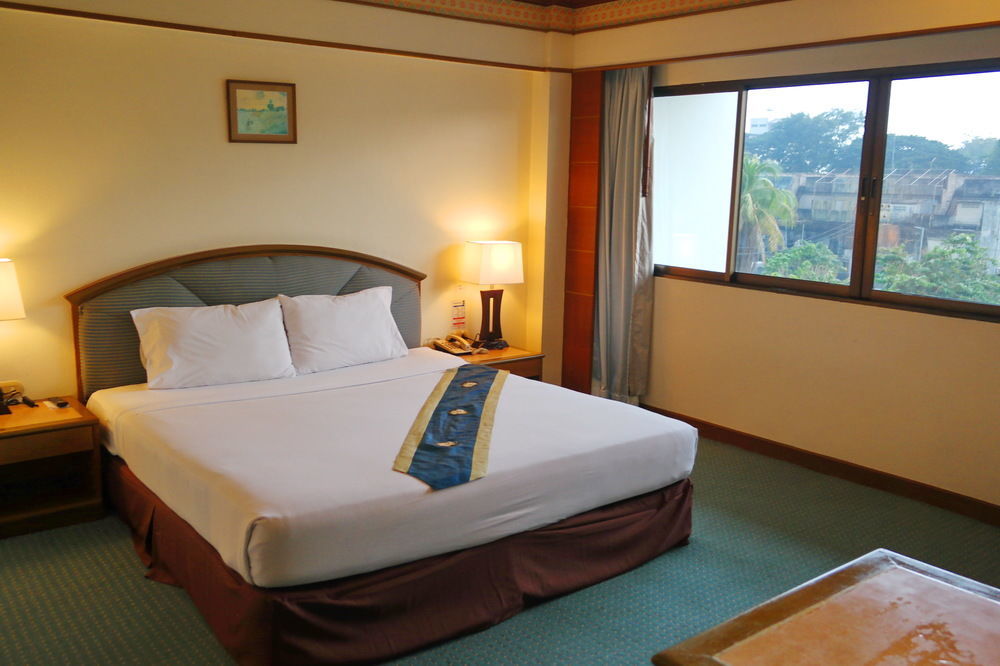 Grand Park Hotel Nakhon Si Thammarat Ngoại thất bức ảnh