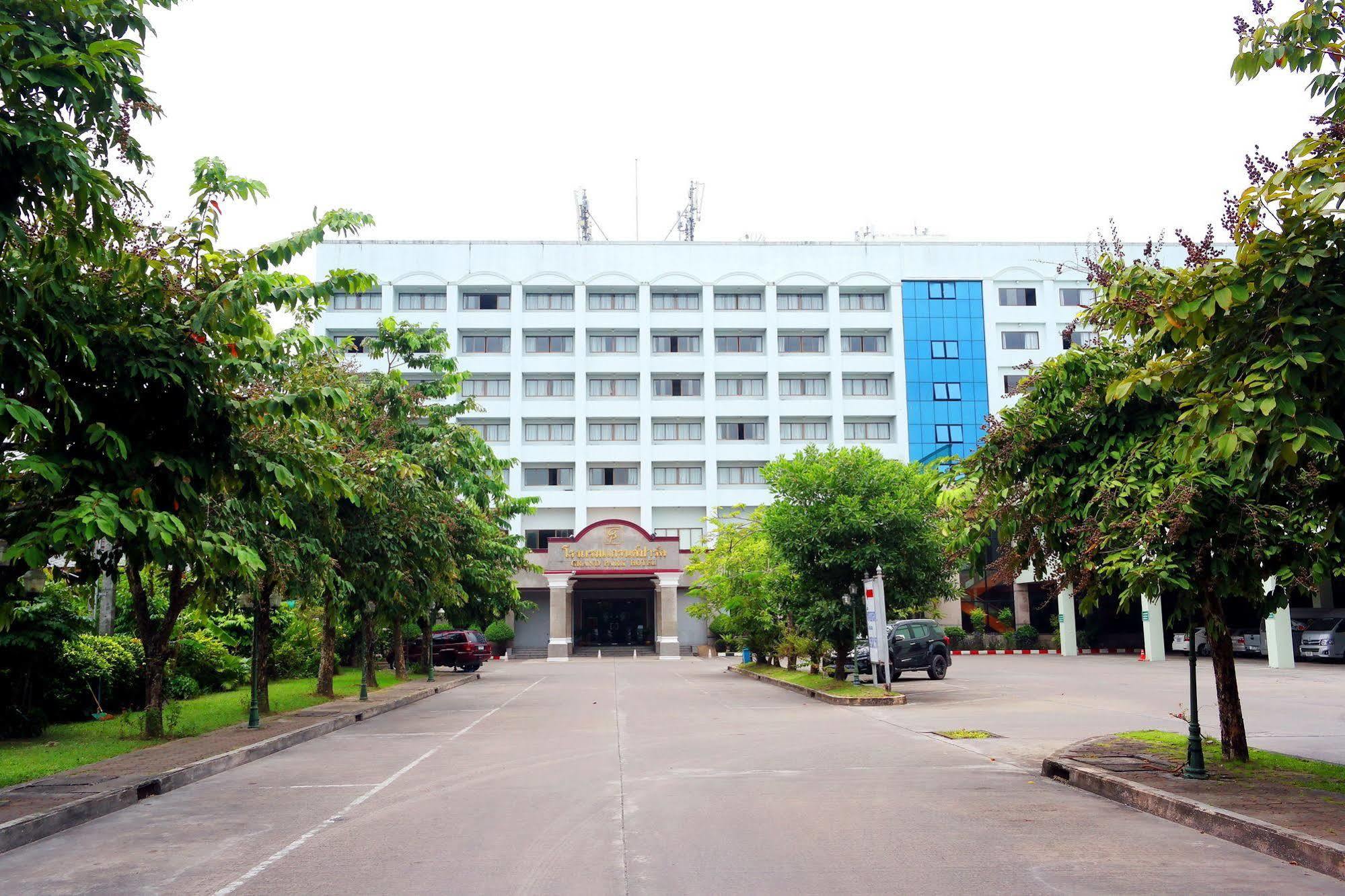 Grand Park Hotel Nakhon Si Thammarat Ngoại thất bức ảnh