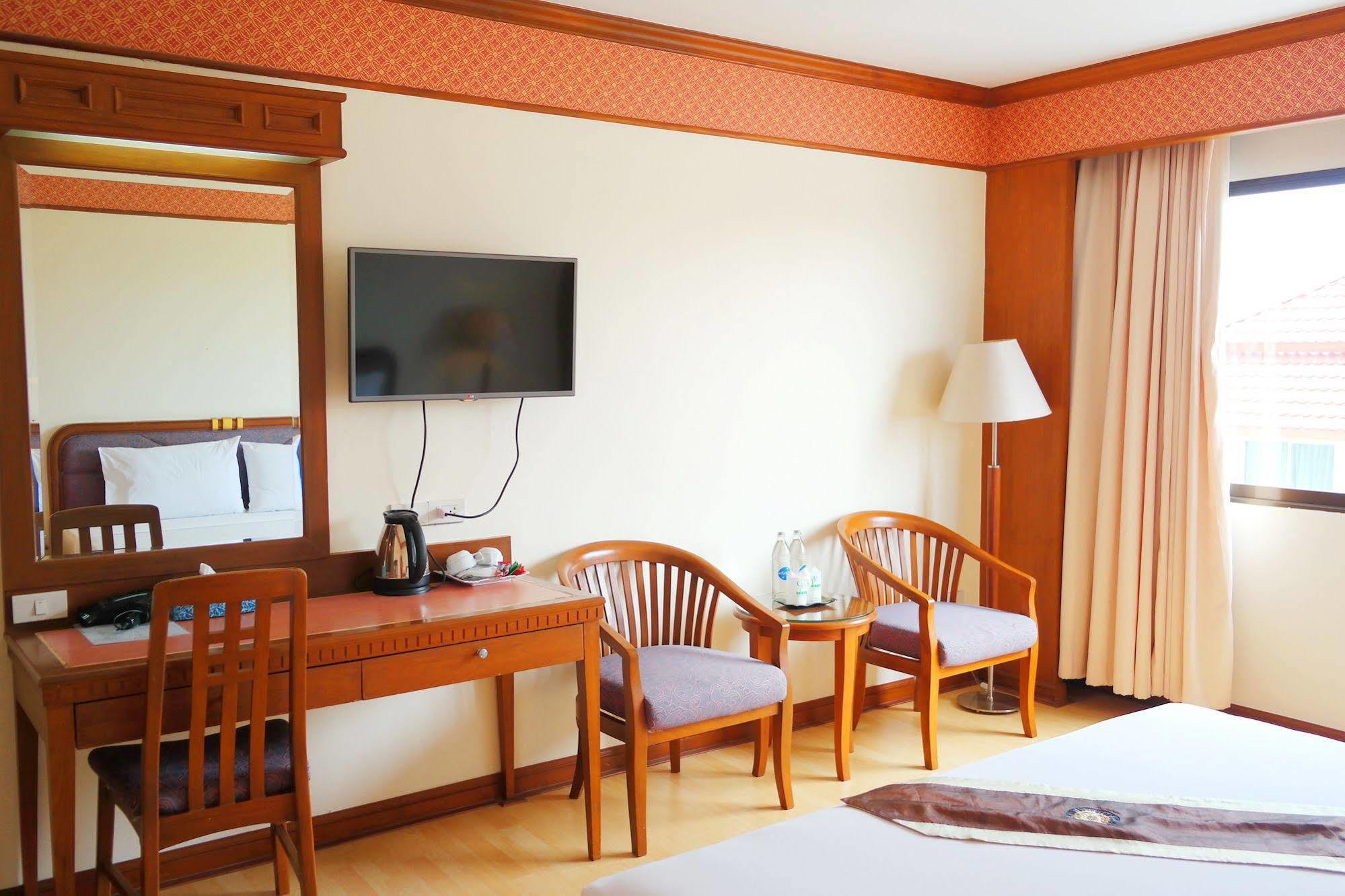 Grand Park Hotel Nakhon Si Thammarat Ngoại thất bức ảnh