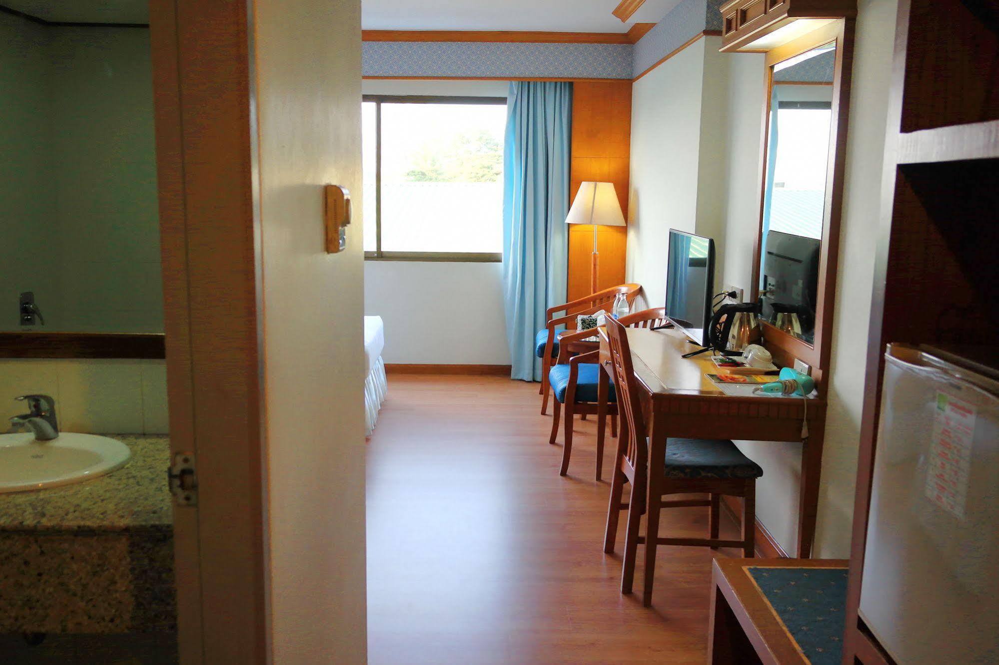 Grand Park Hotel Nakhon Si Thammarat Ngoại thất bức ảnh
