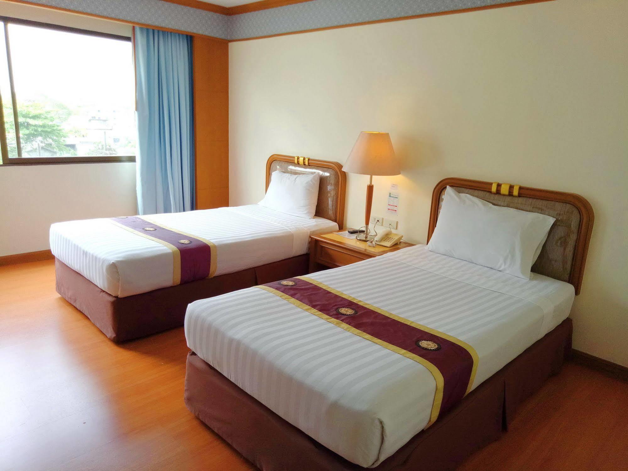 Grand Park Hotel Nakhon Si Thammarat Ngoại thất bức ảnh