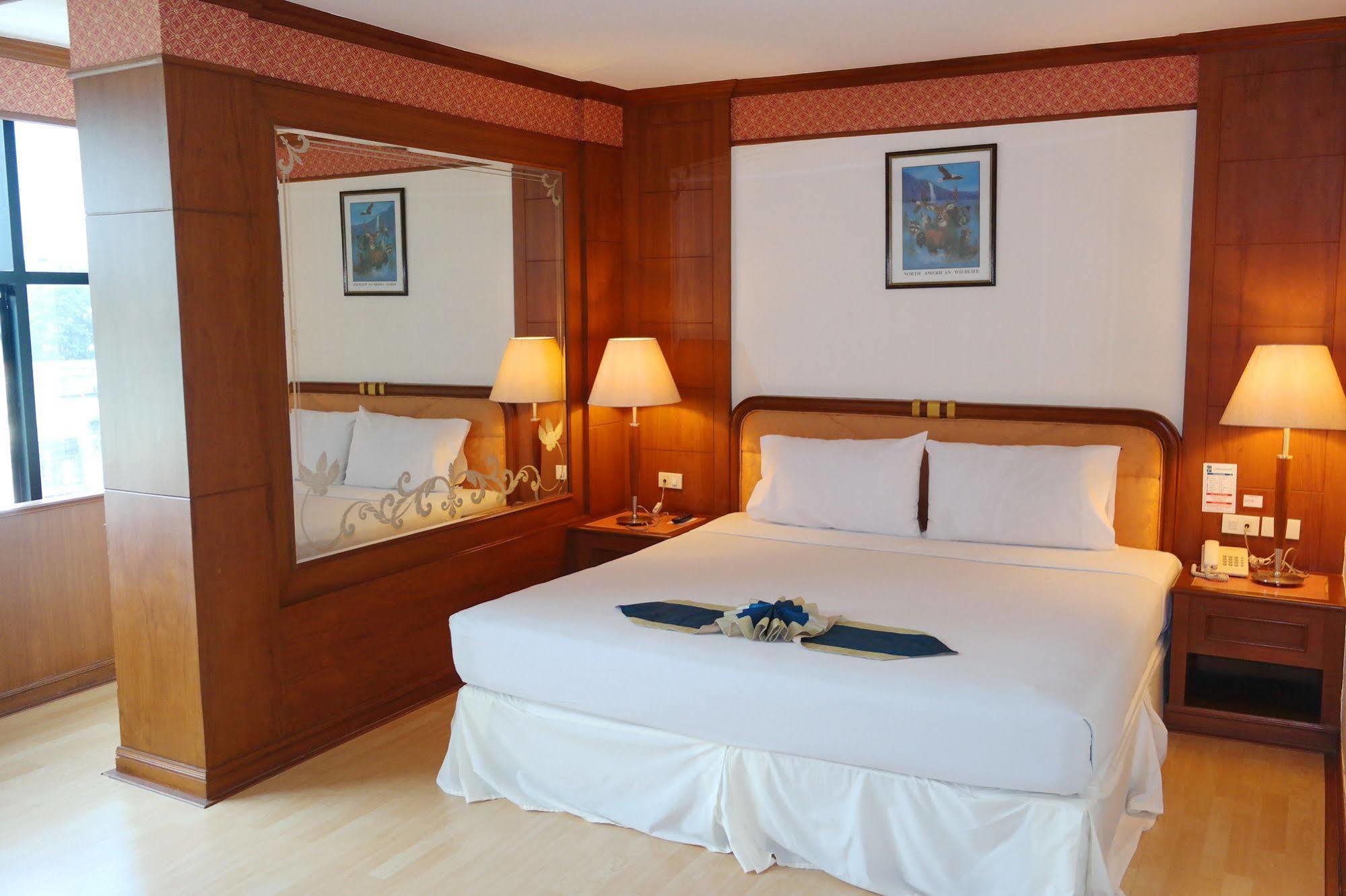 Grand Park Hotel Nakhon Si Thammarat Ngoại thất bức ảnh