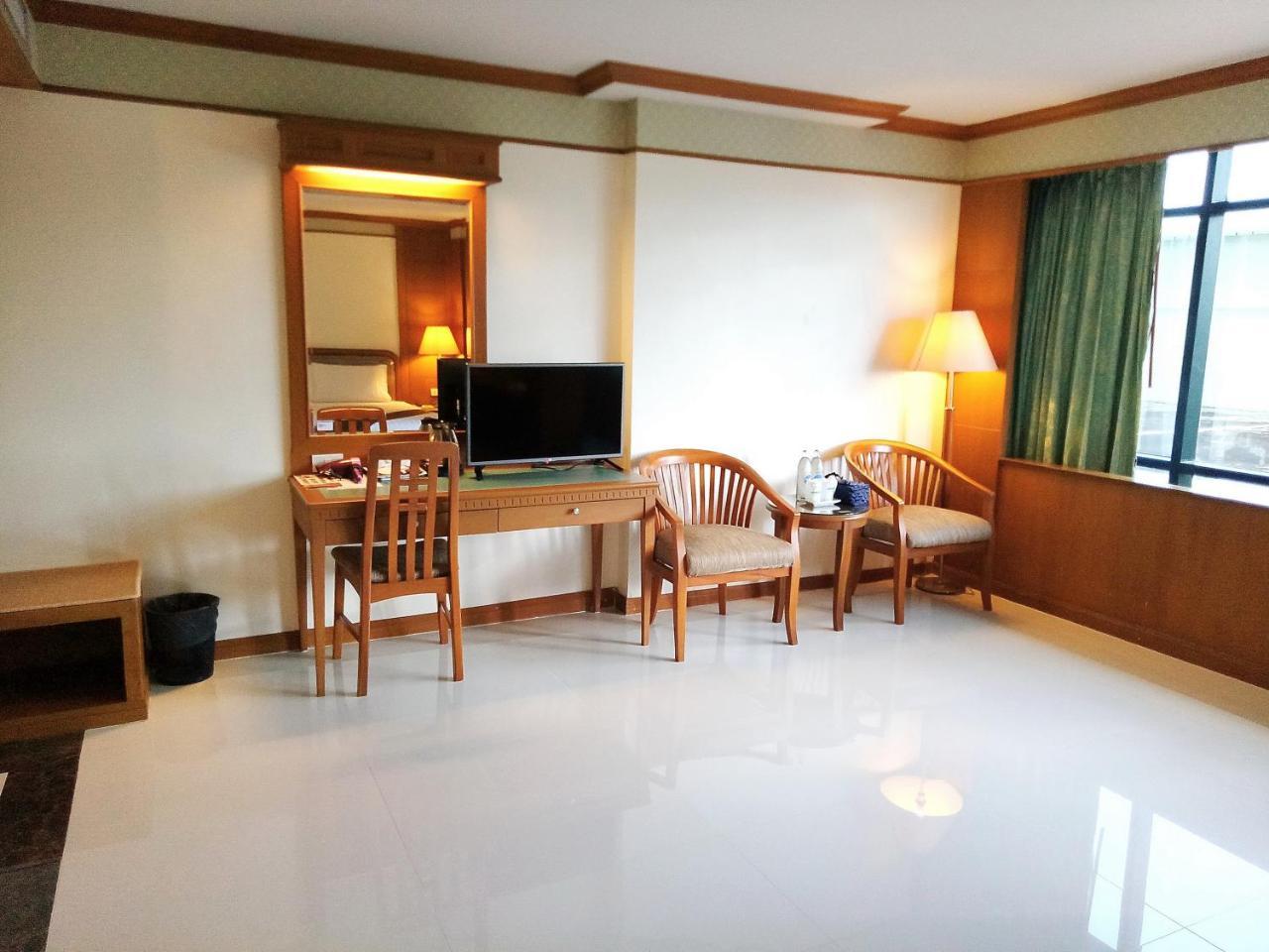 Grand Park Hotel Nakhon Si Thammarat Ngoại thất bức ảnh